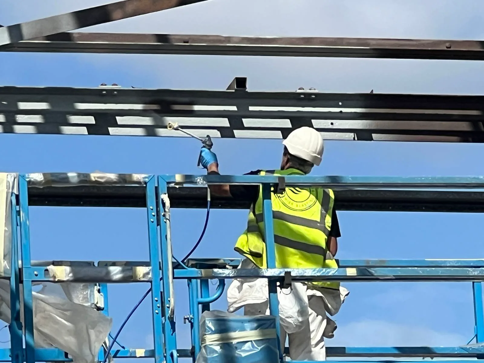 Airless intumescent coating application to structural steel